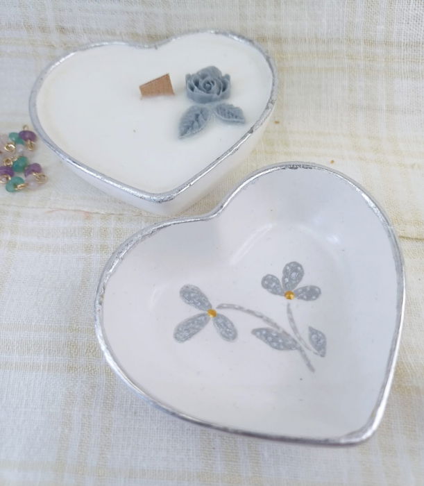 Set decorativ - lumanare parfumata in vas inimioara plus vas inimioara decor. [2]