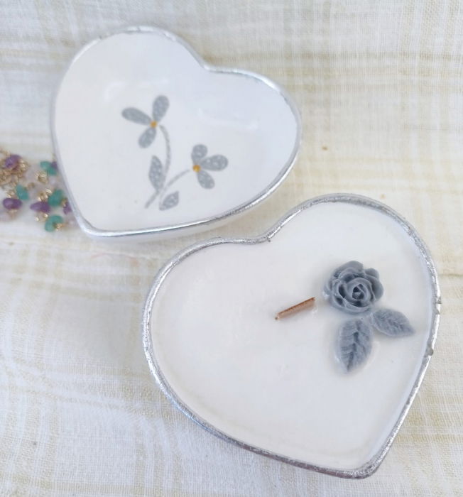 Set decorativ - lumanare parfumata in vas inimioara plus vas inimioara decor. [6]