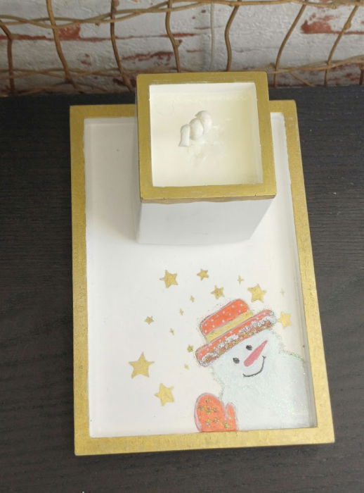 Set decorativ  Craciun - lumanare din ceara de soia si suport dreptungiular din ceramica alb auriu [2]