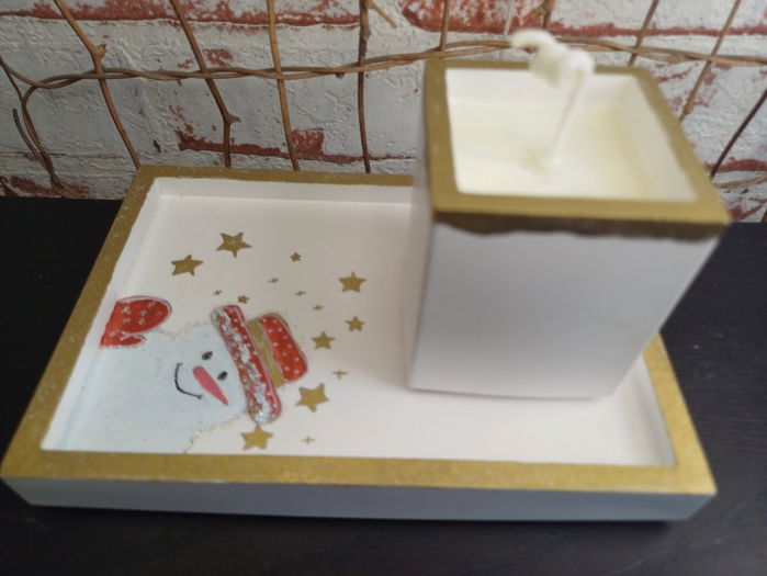 Set decorativ  Craciun - lumanare din ceara de soia si suport dreptungiular din ceramica alb auriu [4]