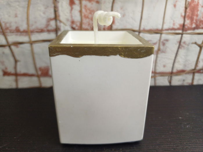 Set decorativ  Craciun - lumanare din ceara de soia si suport dreptungiular din ceramica alb auriu [8]