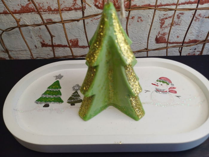 Set decorativ de Craciun: lumanare bradut plus suport oval pictat manual [12]