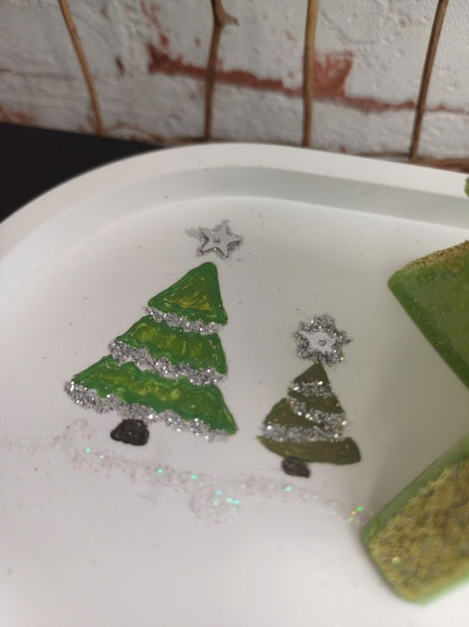 Set decorativ de Craciun: lumanare bradut plus suport oval pictat manual [8]