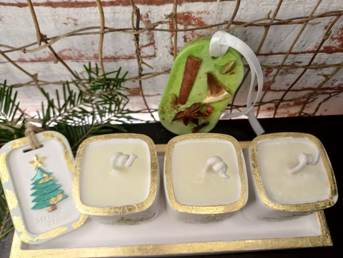 Set decorativ - trei lumanari din ceara de soia turnate in pahare de ceramica plus suport dreptunghiular din ceramica. [3]