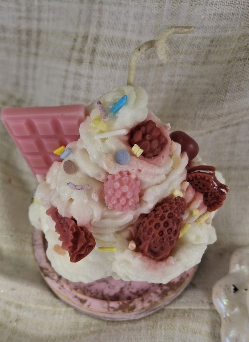 Set decorativ de Craciun - 'Melting Cupcake' - lumanare plus suport din ceramica [11]