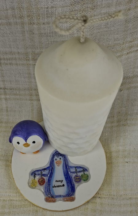 Set decorativ de Craciun - 'Merry Pinguini' lumanare alba din ceara de soia plus suport din ceramica handmade [3]
