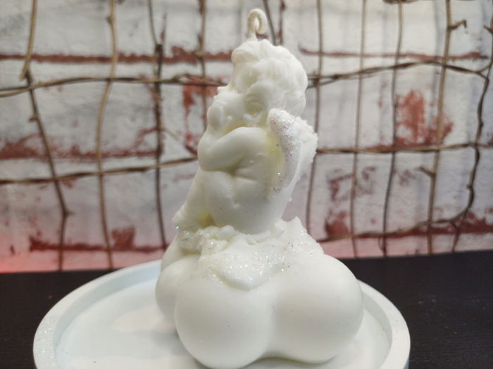 Lumanare "ingeras pe nor " cu farfurioara din ceramica bleu. [9]