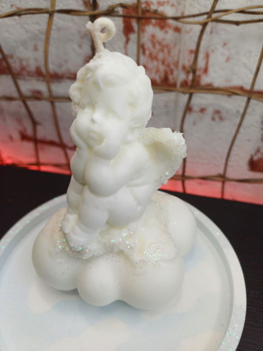 Lumanare "ingeras pe nor " cu farfurioara din ceramica bleu. [13]