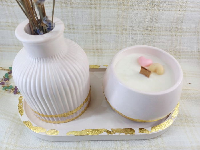 Set decorativ - lumanare in bol, vaza si suport oval, roz cu accente aurii. [6]