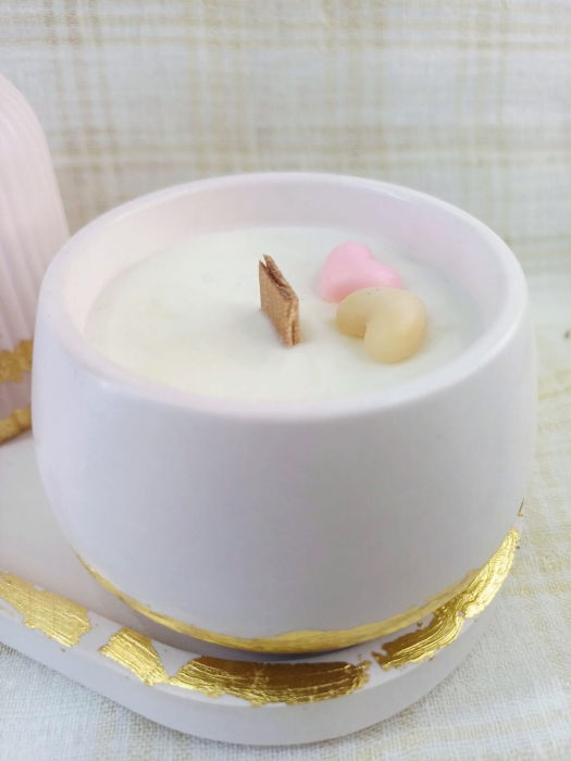 Set decorativ - lumanare in bol, vaza si suport oval, roz cu accente aurii. [3]