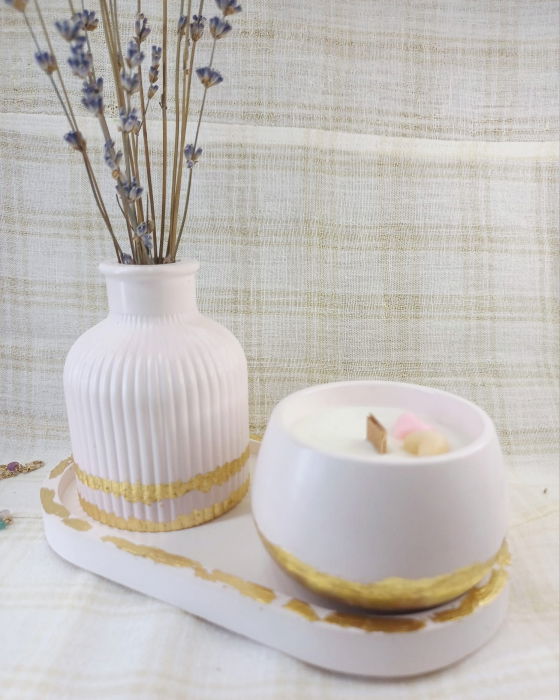 Set decorativ - lumanare in bol, vaza si suport oval, roz cu accente aurii. [5]