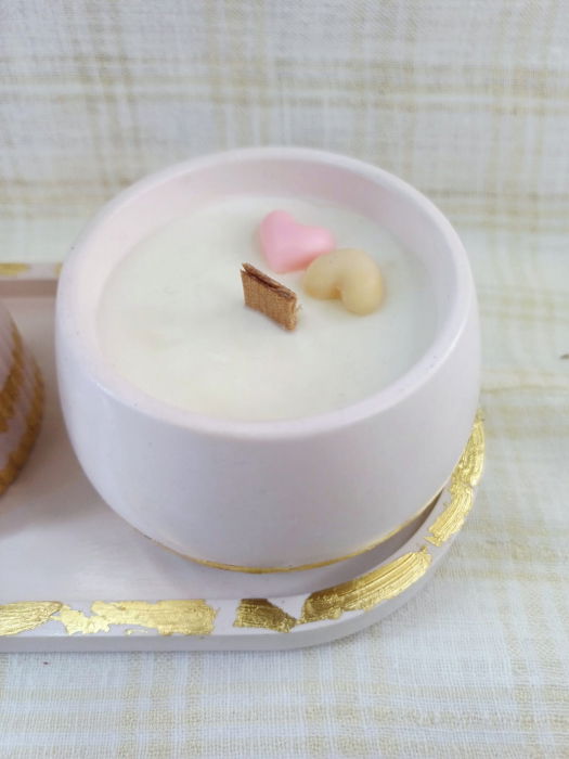 Set decorativ - lumanare in bol, vaza si suport oval, roz cu accente aurii. [7]