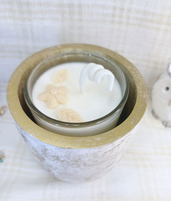 Set decorativ - lumanare in pahar de sticla si un recipient din ceramica handmade alb auriu [2]