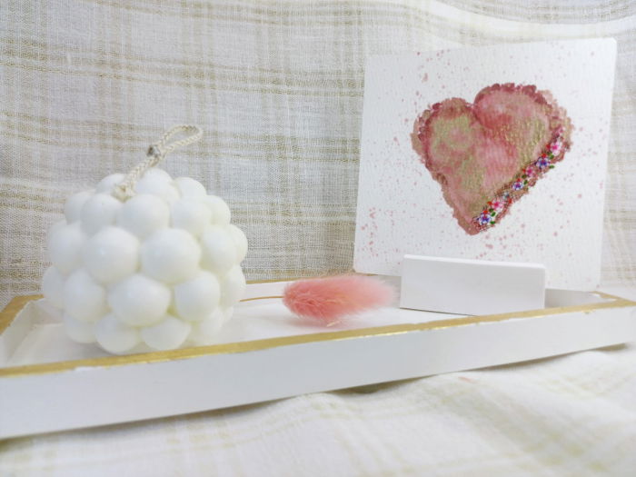 Set decorativ format din doua lumanari " bubble"din ceara de soia, un suport dreptunghiular si un suport pentru fotografii. [8]