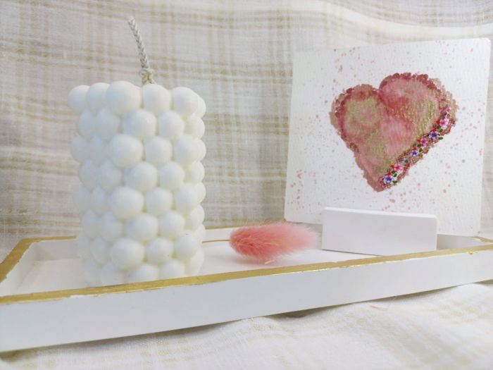 Set decorativ format din doua lumanari " bubble"din ceara de soia, un suport dreptunghiular si un suport pentru fotografii. [5]