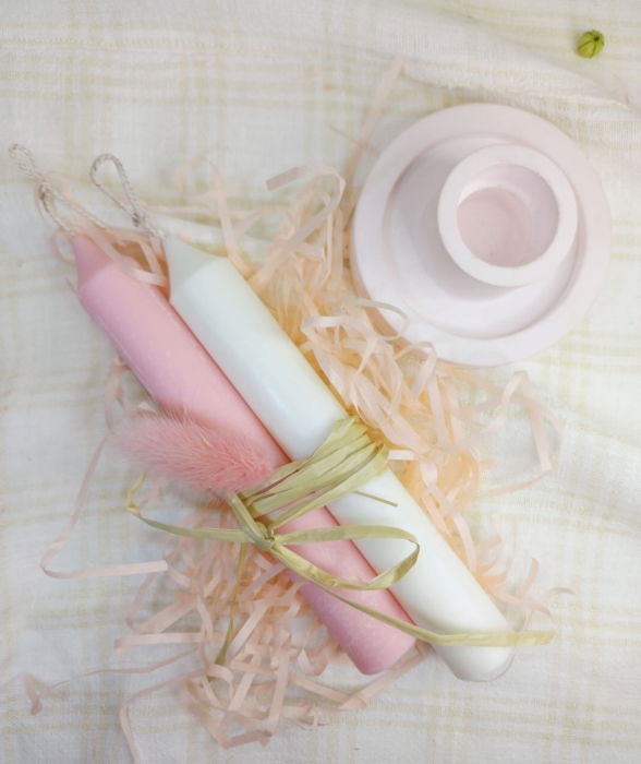 Set de doua lumanari, cilindrice, simple, in doua culori diferite din ceara de soia plus un sfesnic asortat [3]