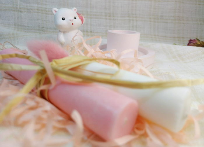 Set de doua lumanari, cilindrice, simple, in doua culori diferite din ceara de soia plus un sfesnic asortat [5]