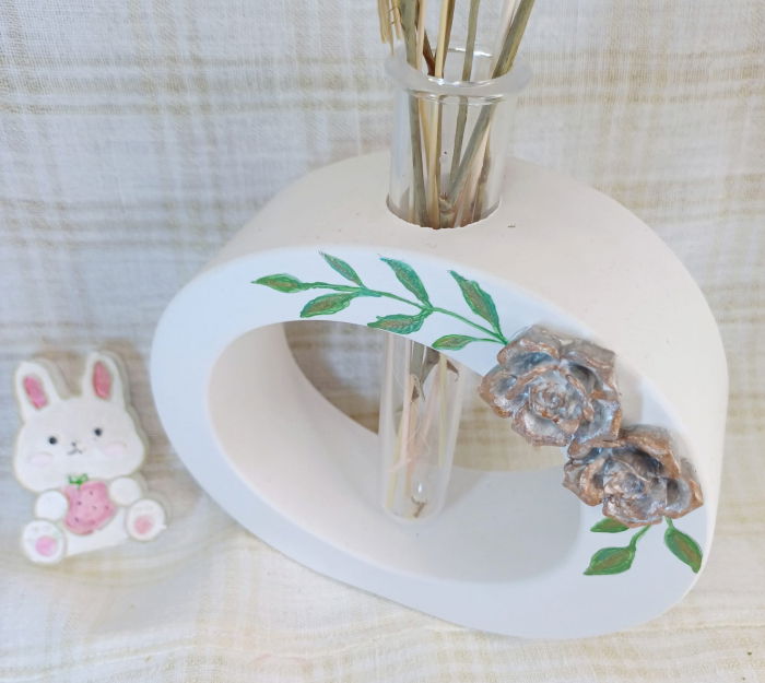 Vaza circulara din ceramica, lucrata manual, cu tub hidroponic. [4]