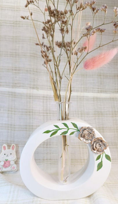 Vaza circulara din ceramica, lucrata manual, cu tub hidroponic. [5]