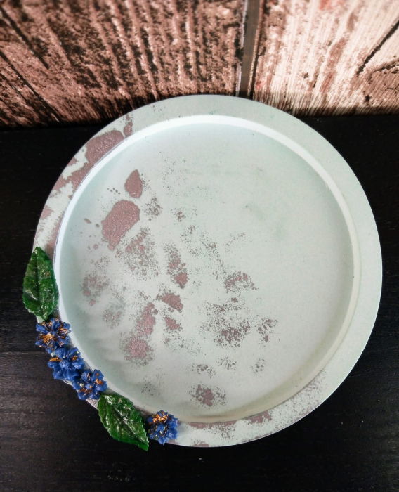 Suport rotund din ceramica decorat cu floricele. [2]