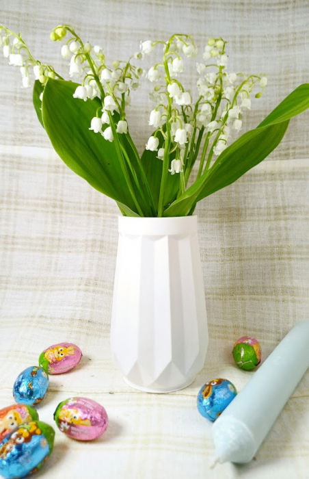 Vază albă ceramică + lumânare de ceară de soia albastru deschis [6]