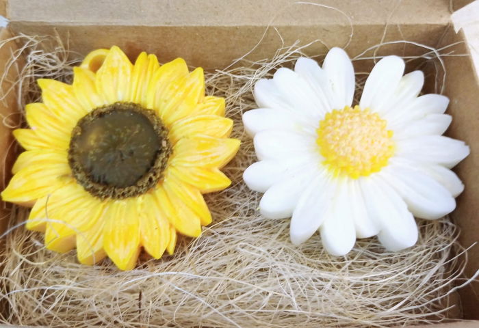 Wax melts - Tablete parfumate  -cutie cu doua flori divers colorate. [6]