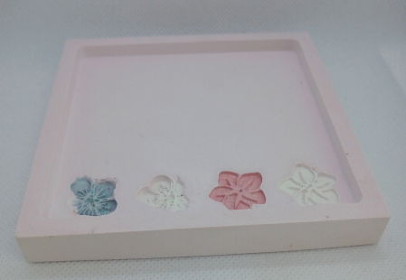 Set decorativ  alb/roz cu flori imprimate. [16]