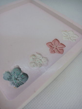 Set decorativ  alb/roz cu flori imprimate. [20]