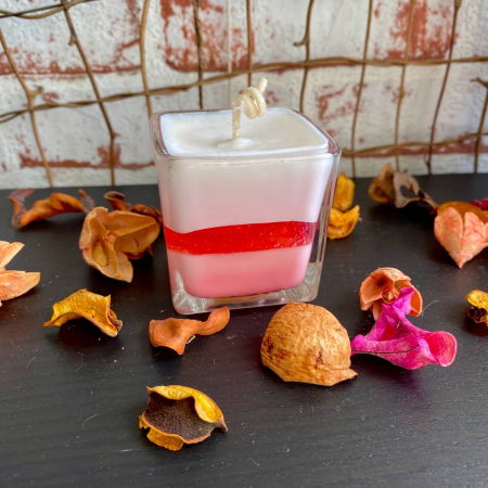 In recipient din sticla - Lumanare parfumata trei culori in pahar de sticla patrat - roz
