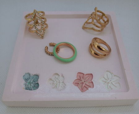 Set decorativ  alb/roz cu flori imprimate. [10]