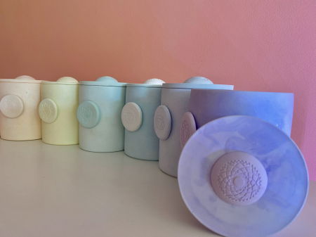 Set lumanari " 7 Chakre "  in recipient de ceramica mare, cu capac. [3]