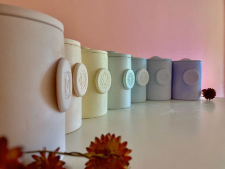 Seturi decorative - Set lumanari " 7 Chakre "  in recipient de ceramica mare, cu capac.