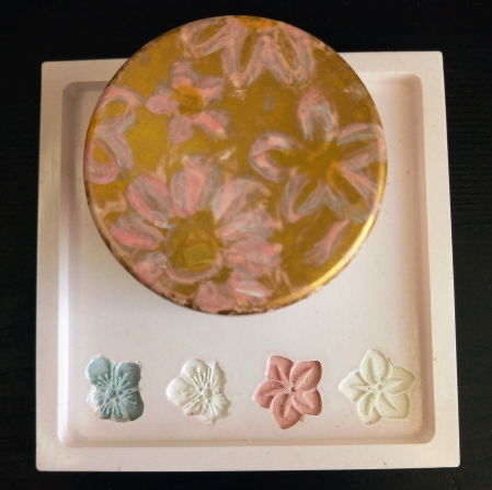 Set decorativ  alb/roz cu flori imprimate. [6]