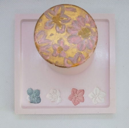 Set decorativ  alb/roz cu flori imprimate. [11]