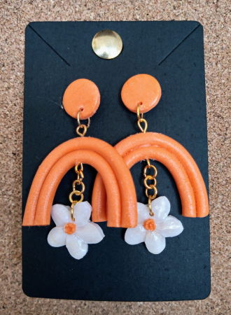 Cercei handmade - Cercei  portocalii cu floricele albe.