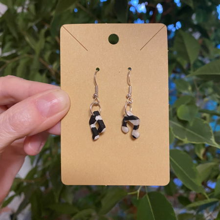 Cercei handmade - Cercei  note muzicale in alb-negru.