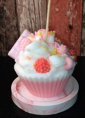 Lumanare parfumata " Cupcake " cu farfurie mica din ceramica