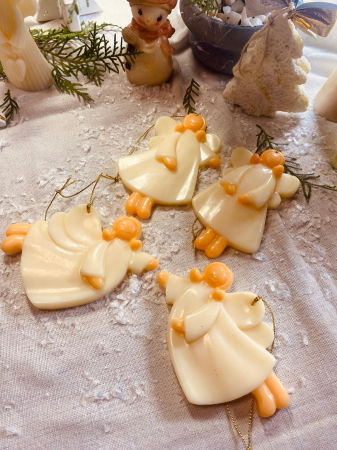 Decoratiuni pentru brad. Set de 4 Ingerasi simpli din ceara parfumata. [2]