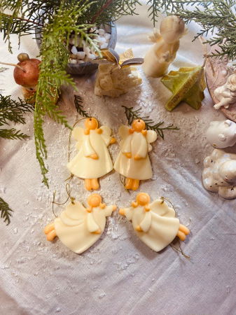 Seturi decorative - Decoratiuni pentru brad. Set de 4 Ingerasi simpli din ceara parfumata.