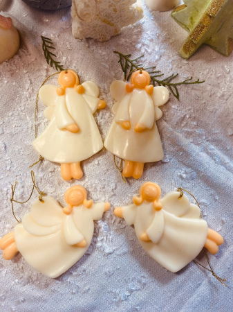 Decoratiuni pentru brad. Set de 4 Ingerasi simpli din ceara parfumata. [1]