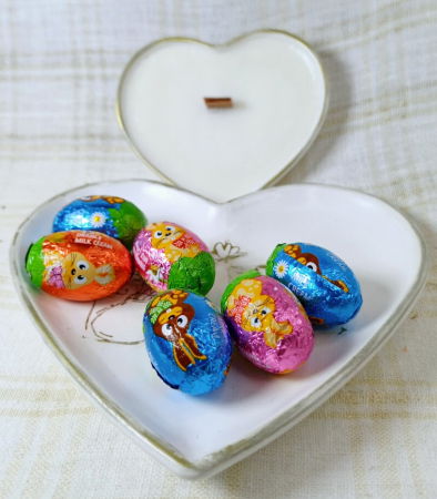 Farfurie albă argintie + lumânare din ceară de soia în formă de inimă [1]