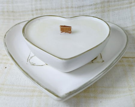 Farfurie albă argintie + lumânare din ceară de soia în formă de inimă [5]
