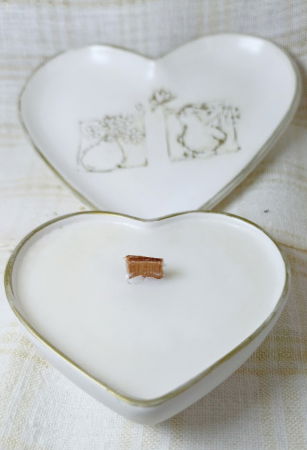 Farfurie albă argintie + lumânare din ceară de soia în formă de inimă [6]