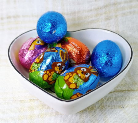 Farfurie alba cu iepuras si lumanari gemene în suport ceramic realizat manual [4]