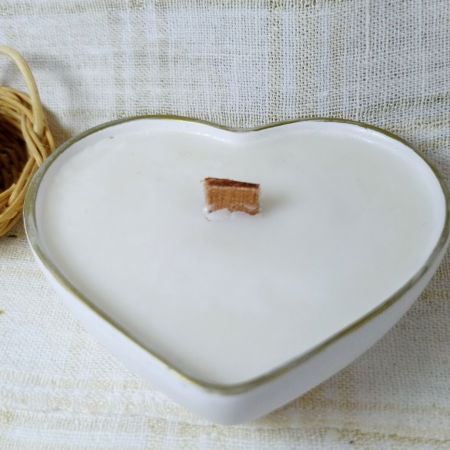 Farfurie albă + lumânare din ceară de soia în formă de inimă [10]