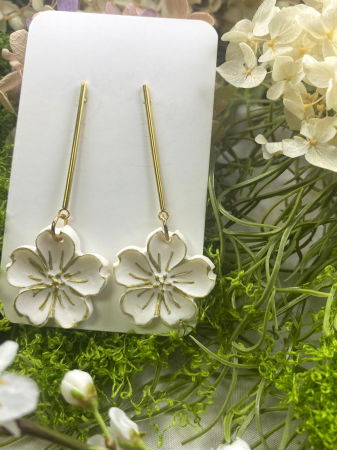 Cercei handmade - Florile alb auriu