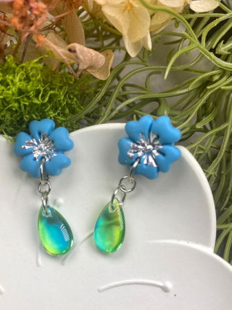 Florile albastre cu picatura verde [1]