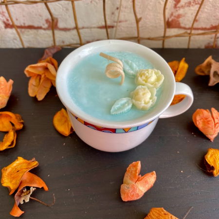 Recipient upcycled - Lumanare " cescuta parfumata ", turcoaz, in recipient vintage.