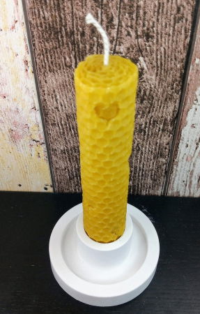 Lumanare decorativa cu inimoare din ceara naturala de albine + suport rotund din ceramica [1]