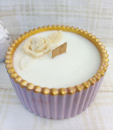 Lumanare din ceara de soia in recipient din ceramica handmade, mov/auriu. [2]